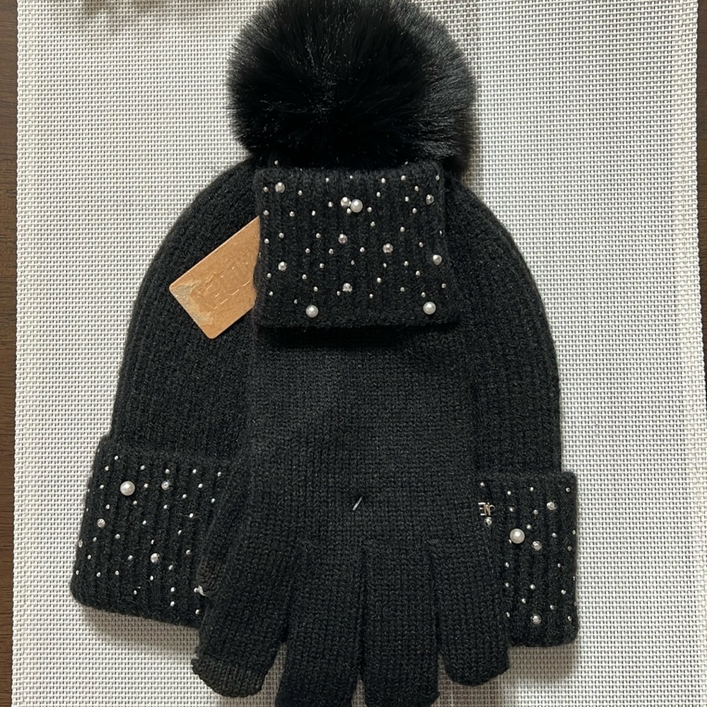 Steve Madden Beanie& Gloves Set